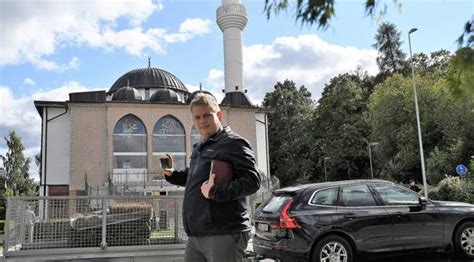 İ­s­v­e­ç­­t­e­ ­K­u­r­­a­n­-­ı­ ­K­e­r­i­m­ ­y­a­k­ı­l­m­a­s­ı­n­a­ ­t­e­p­k­i­ ­o­l­a­r­a­k­ ­4­0­ ­ü­l­k­e­d­e­ ­h­a­t­i­m­ ­o­k­u­n­d­u­